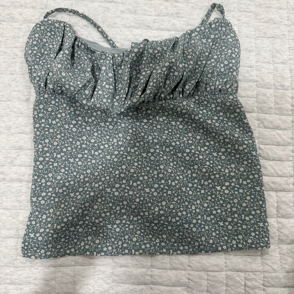 green floral top open back 
Size M/L